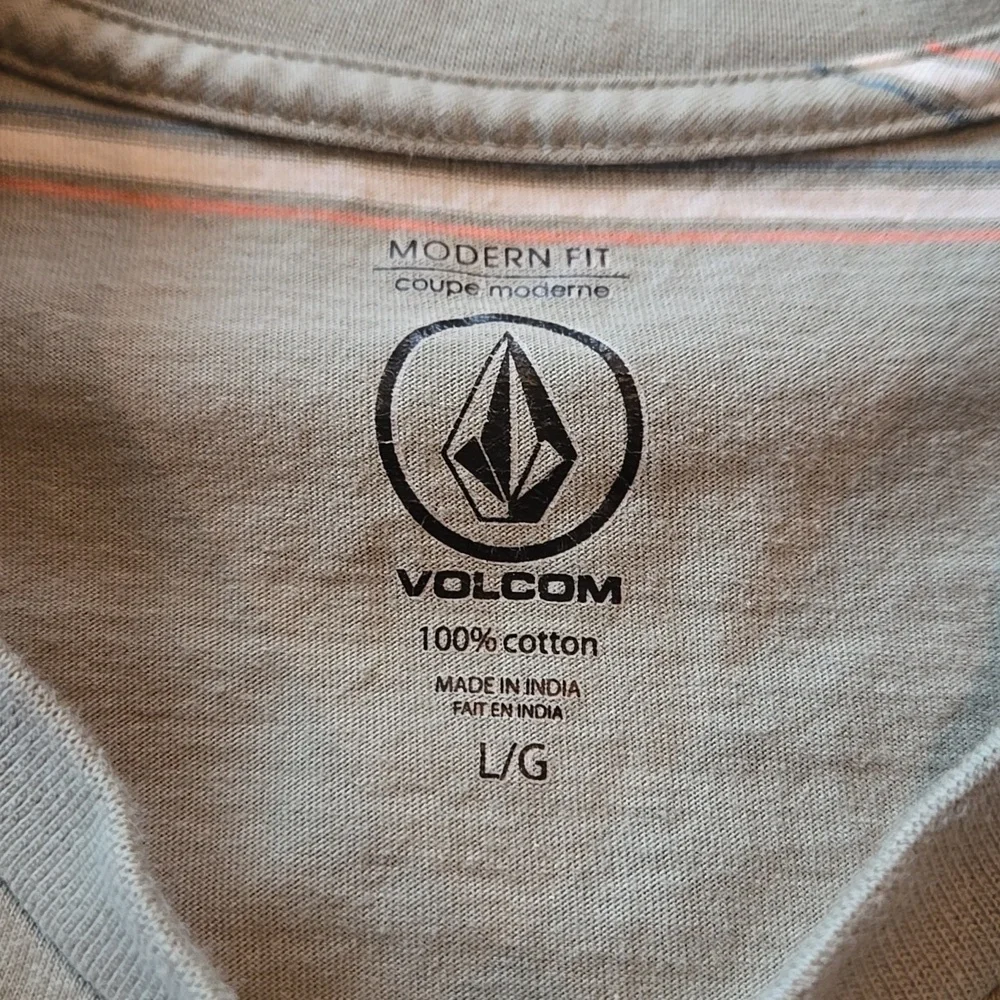 LIKE NEW! Men's VOLCOM Shirt Size L - Picture 3 of 3